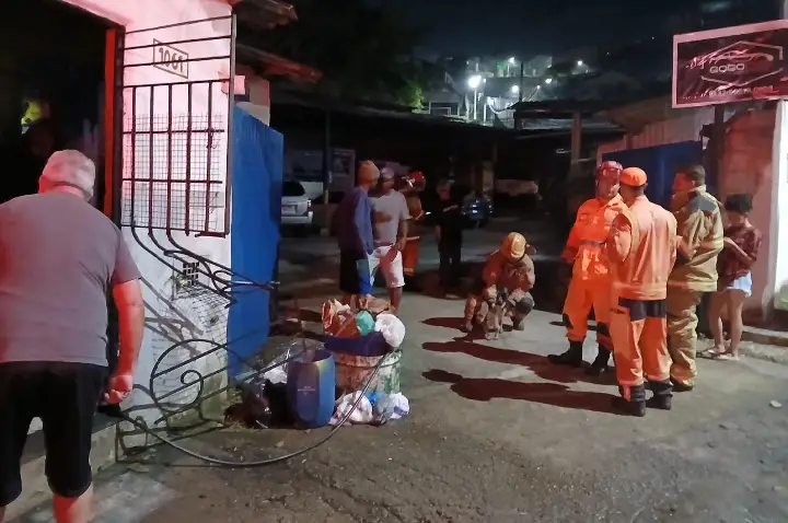 Incêndio atinge residência em Juiz de Fora, mas morador e cachorro saem ilesos