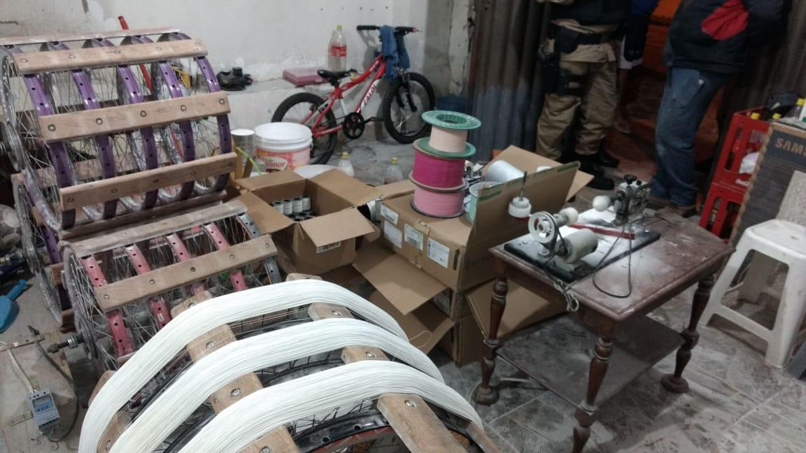 PM flagra fábrica de linha chilena no bairro Tupã