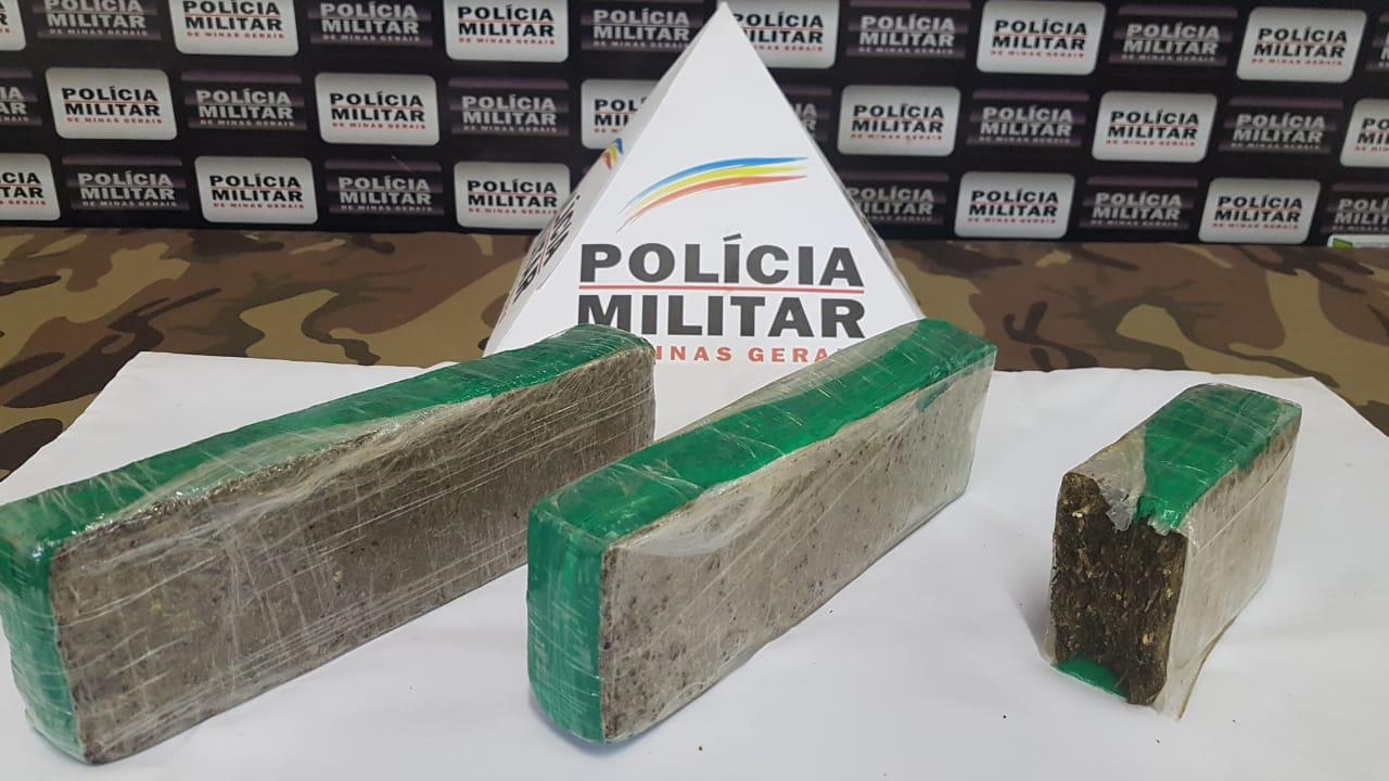 Mulher é presa por armazenar drogas em sua residência