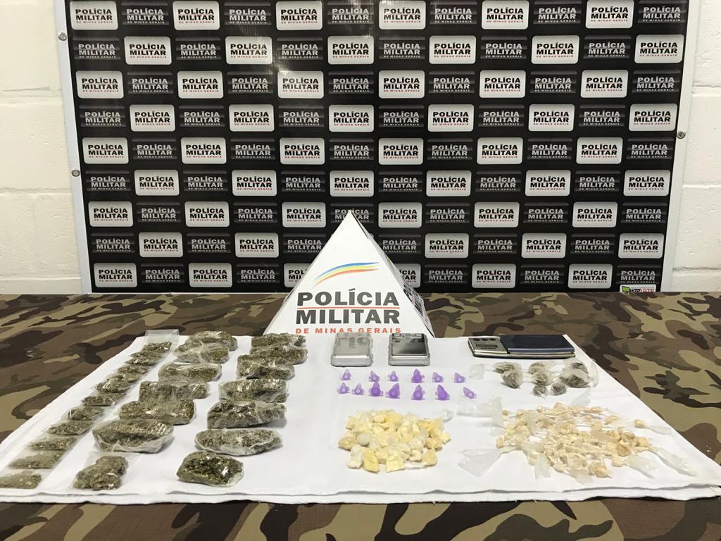 PM encontra sacola com materiais relacionados ao tráfico