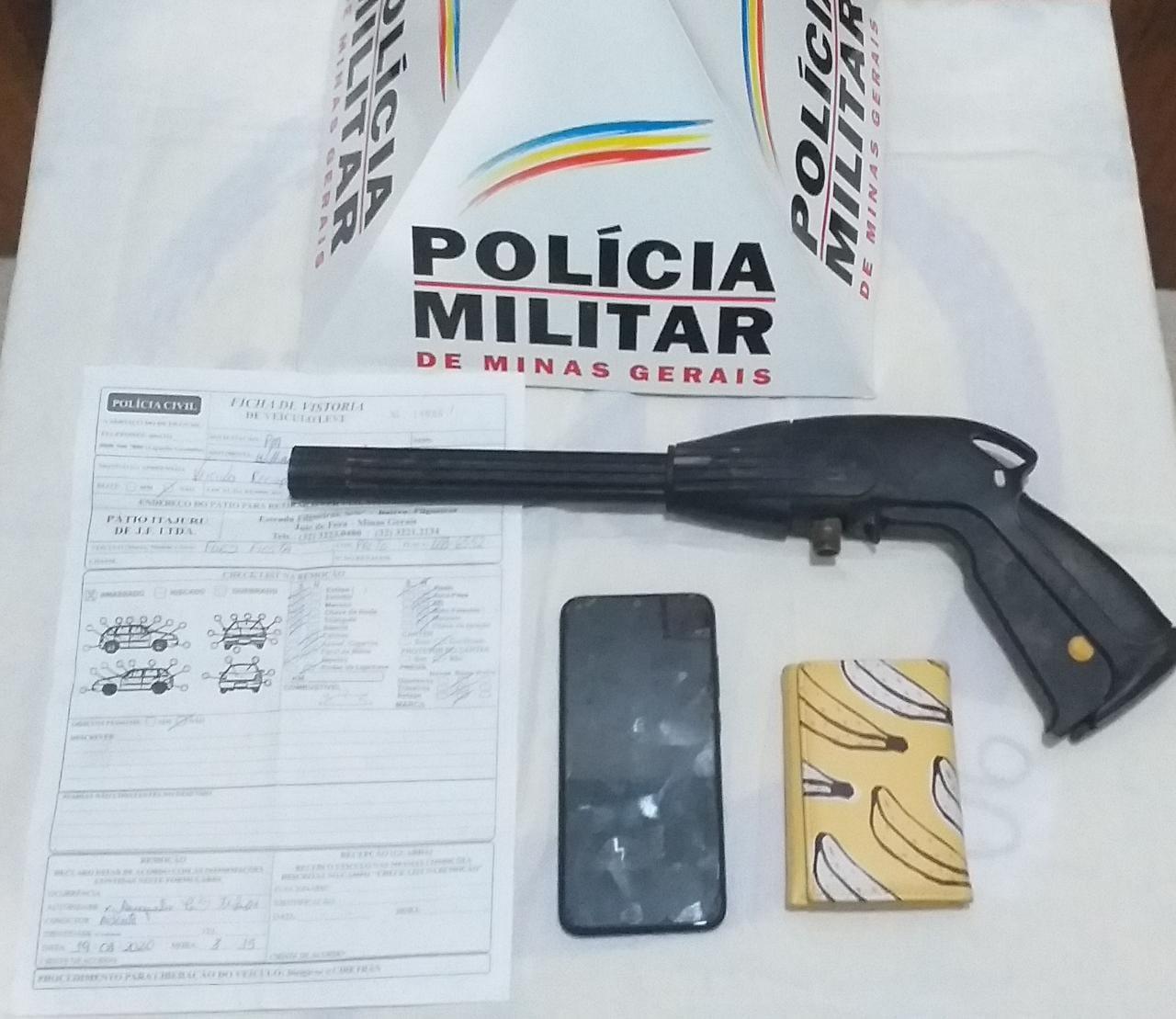 Jovem é assaltada e tem carro roubado