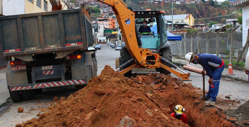 Bairro Vila Ideal recebe mais 240 metros de novas redes de esgoto