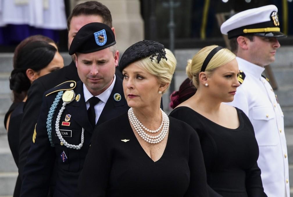 Biden conquista apoio de viúva de McCain, e Trump faz comício na Pensilvânia