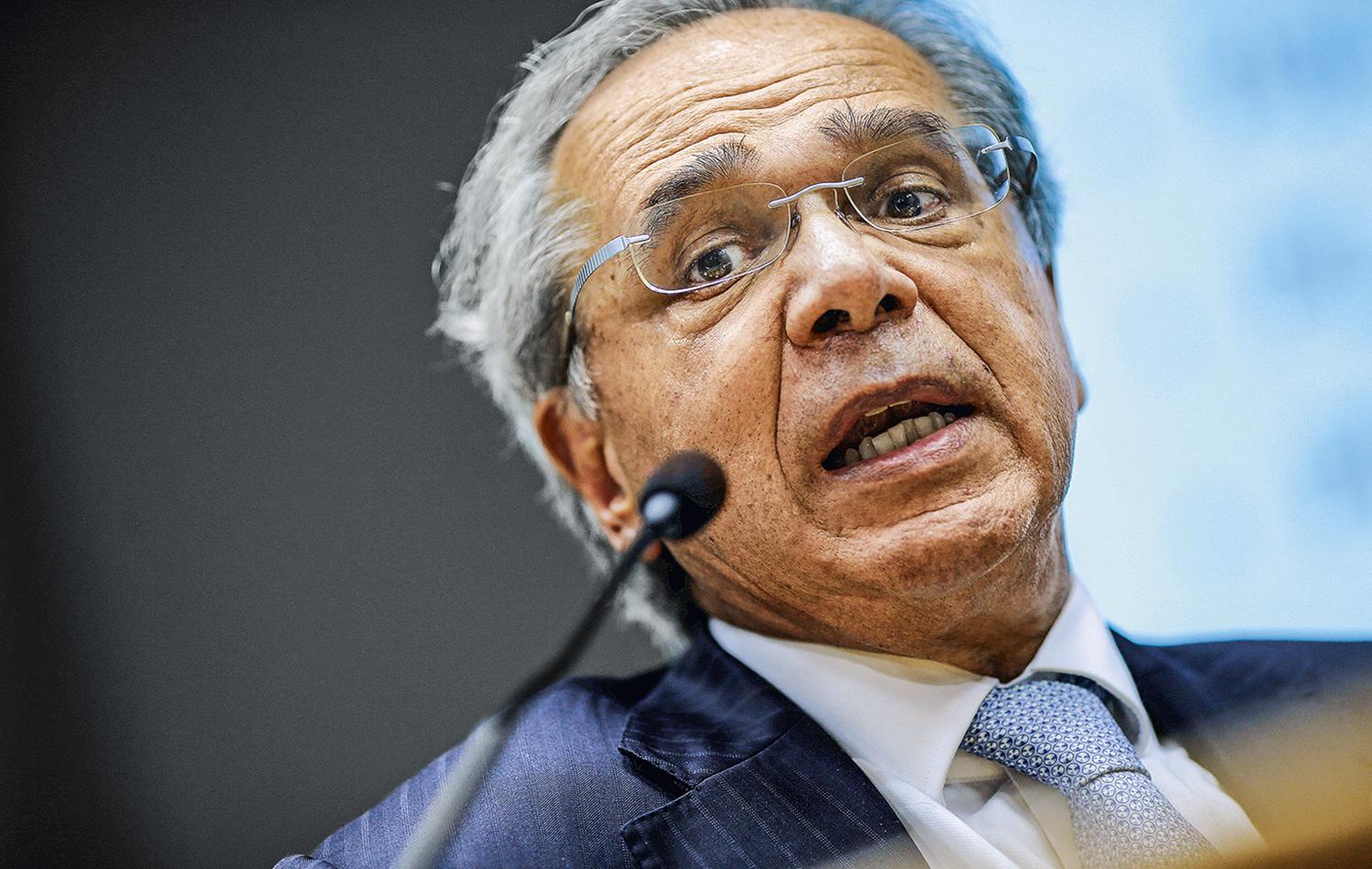 Guedes prevê queda de 4% na economia este ano