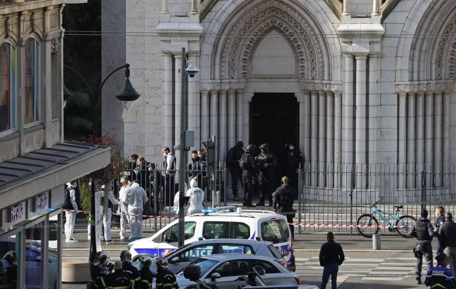 Três morrem e mulher é decapitada em ataque a igreja na França