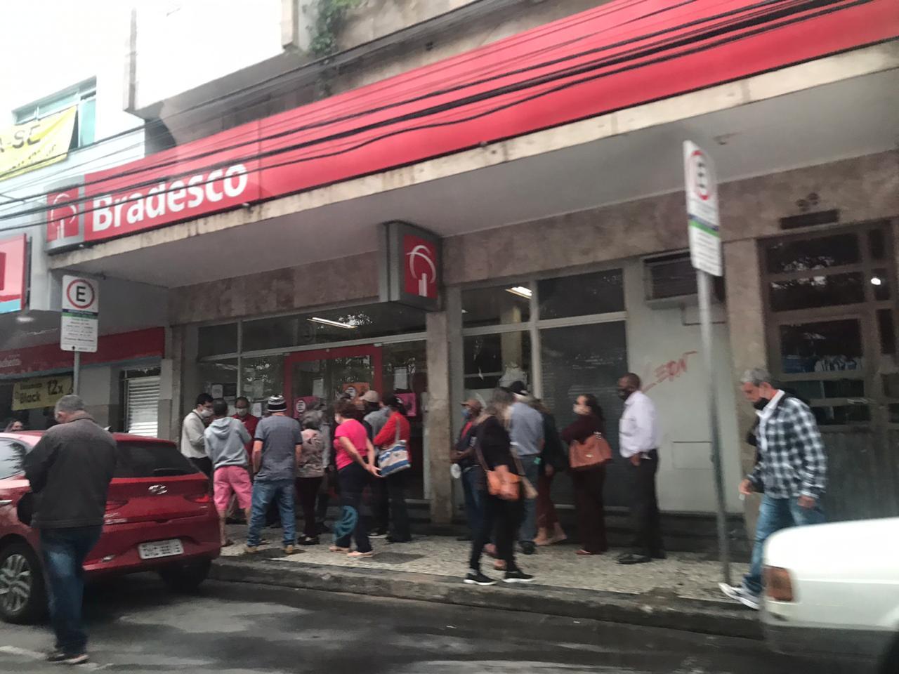 Bancos são fechados após contaminação de quatro funcionários por Covid-19