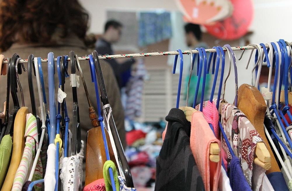 Dona de brechó em JF que acusou cliente de roubo é condenada a pagar indenização por danos morais