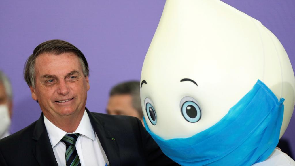 Bolsonaro assina MP com crédito de R$20 bilhões para vacinação contra Covid-19