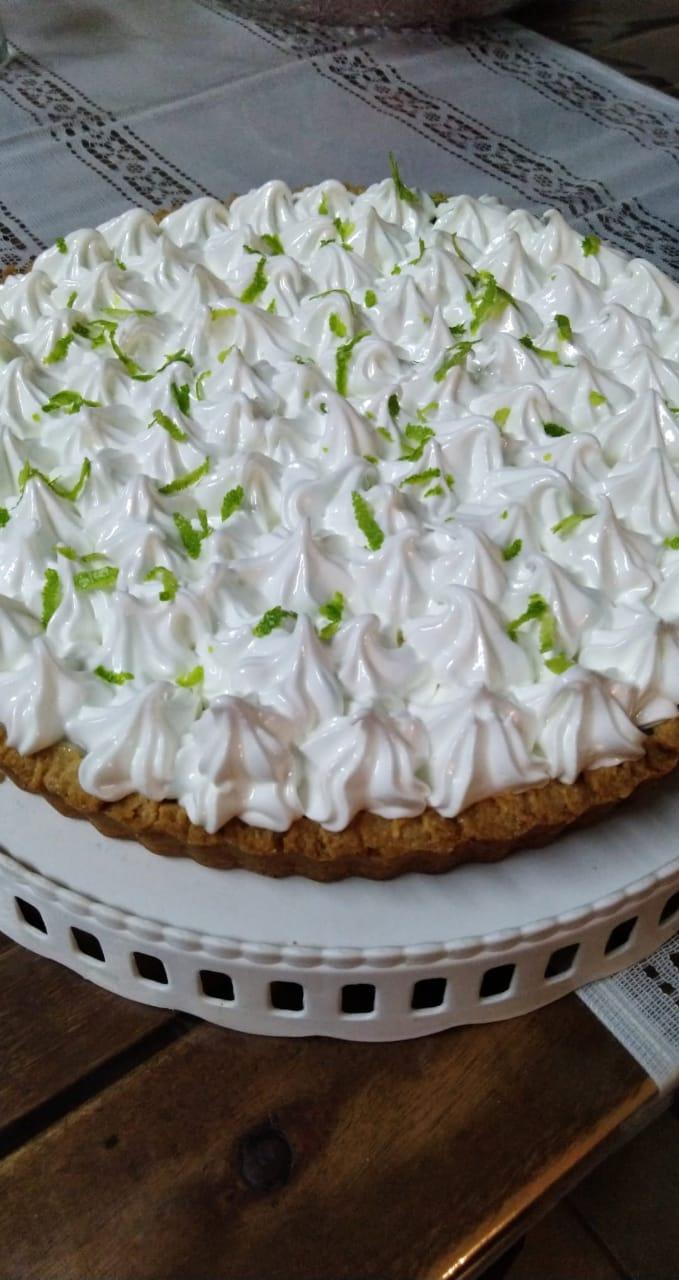 Confeiteira de Juiz de Fora ensina uma torta de limão para a ceia de Natal.