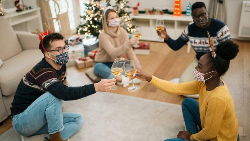 Covid-19: como reduzir os riscos de transmitir coronavírus nas festas de Natal e Ano Novo