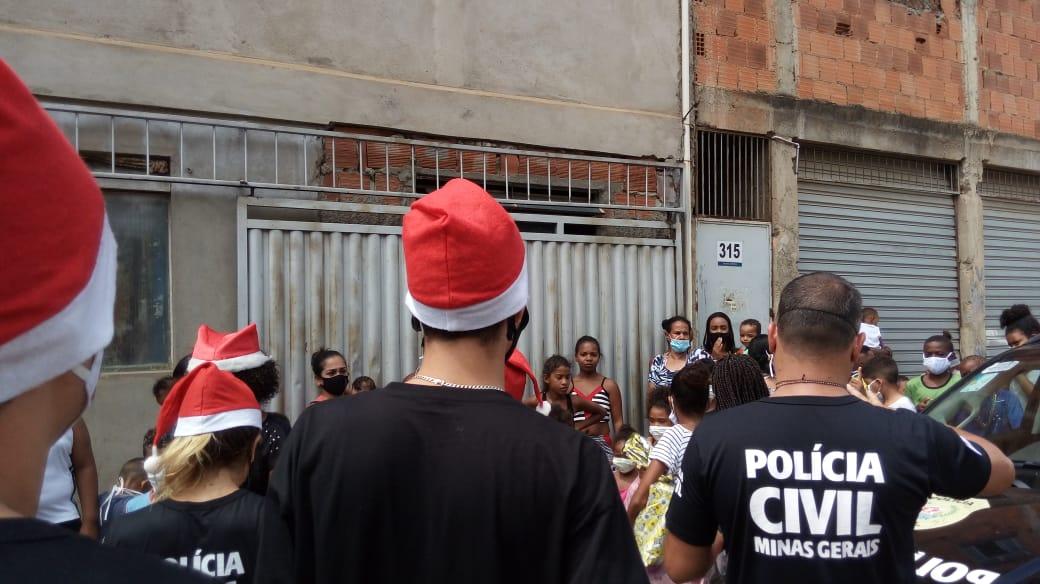PCMG entrega presentes em comunidade na Zona Nordeste de Juiz de Fora