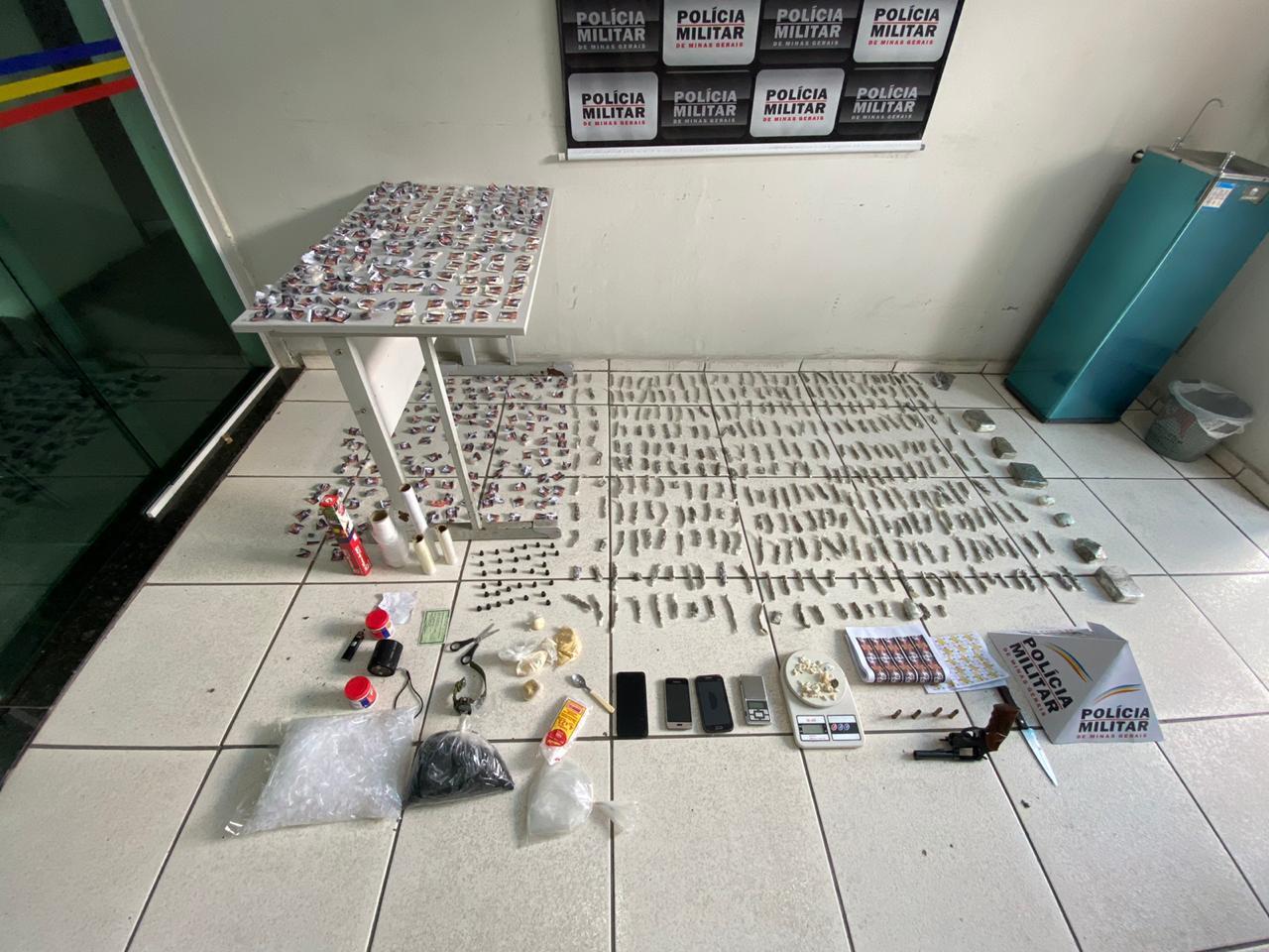 PM prende três suspeitos de tráfico de drogas em Santos Dumont