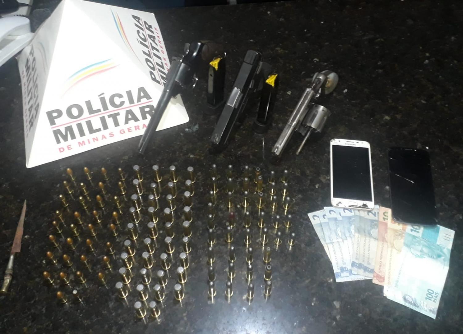 PM prende três suspeitos por porte de armas em Leopoldina