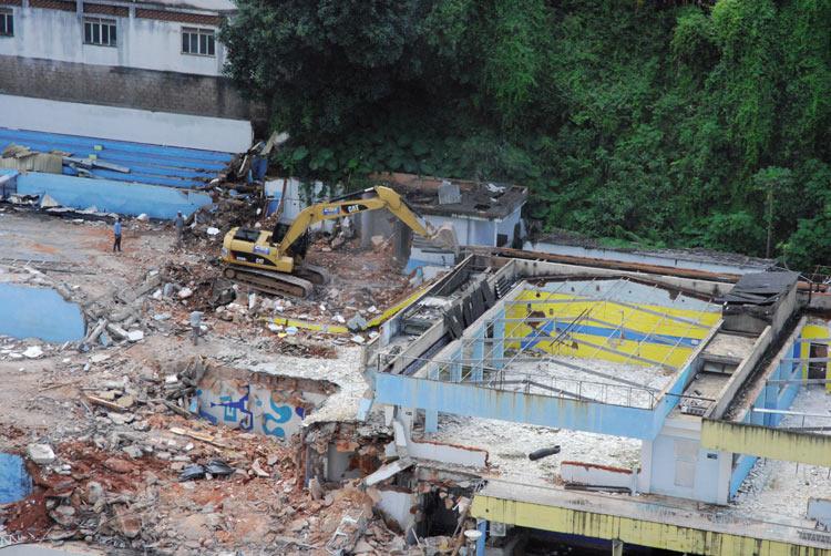 Sede do Clube Atlético Caiçaras em JF passa por processo de demolição