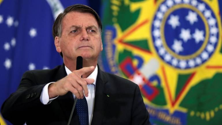 Bolsonaro suspende compras de seringas para vacinação da Covid-19