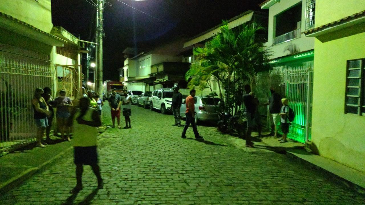 Colapso parcial de residência de dois pavimentos