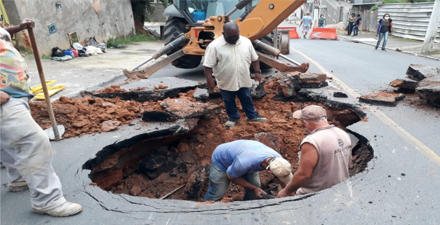 Lixo é a principal causa do rompimento da rede de drenagem da cidade