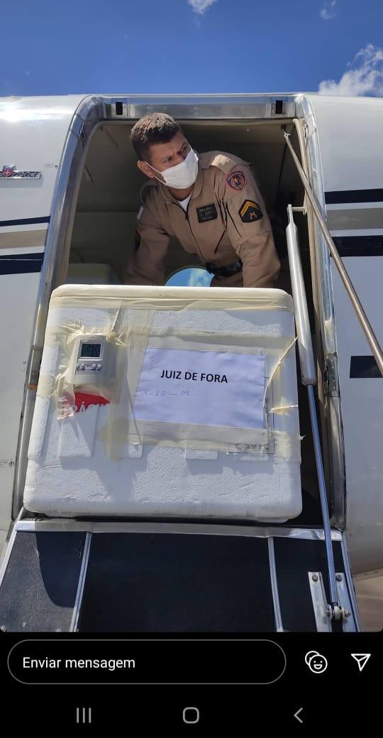 Preifeitura de Juiz de Fora recebe as vacinas contra COVID-19 no Aeroporto da Serrinha