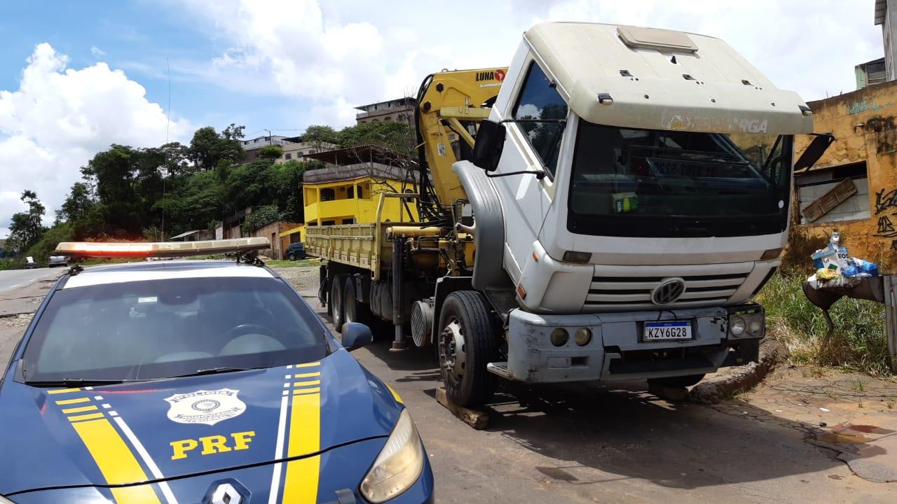 PRF recupera caminhão roubado em Conselheiro Lafaiete