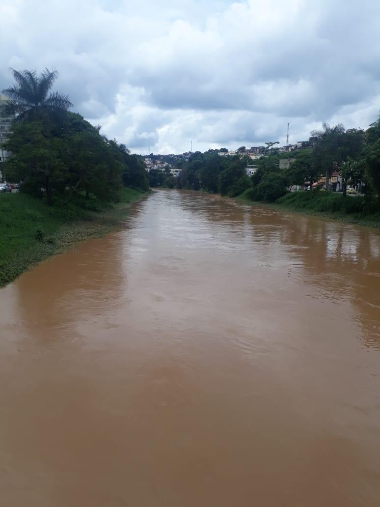 Três pessoas são resgatadas pelo corpo de bombeiros