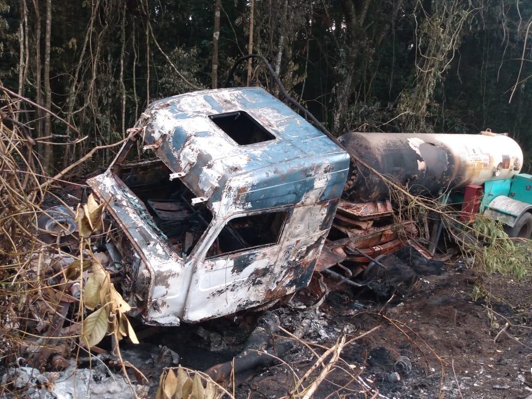Carreta pega fogo na BR-040