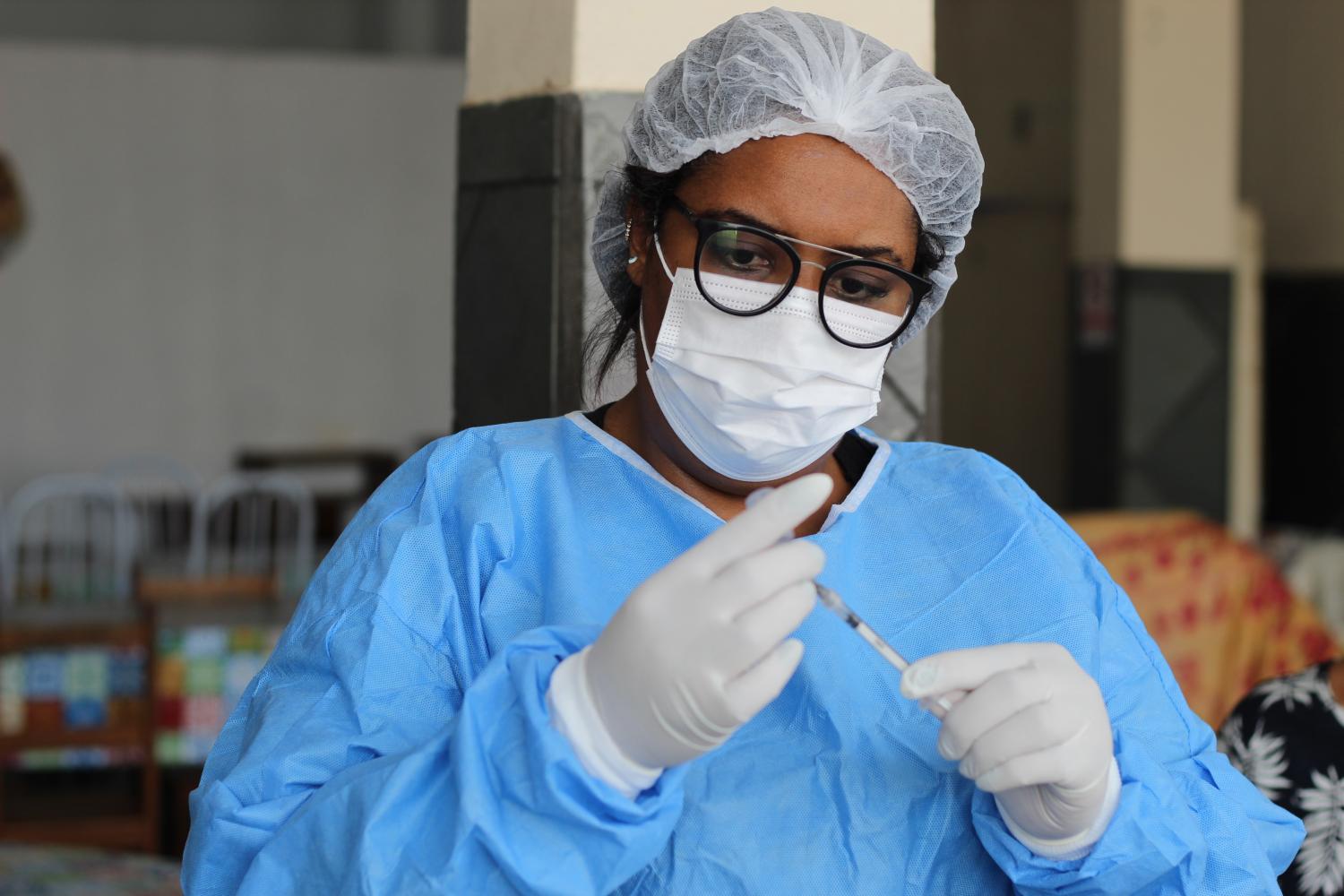 Departamento de Saúde realizará vacinação domiciliar a idosos na segunda fase de imunização contra Covid-19