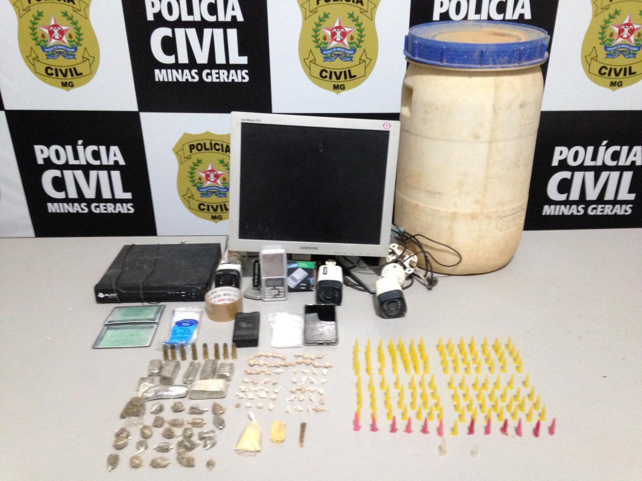 Dois homens são presos supeitos de tráficos de drogas em Ubá