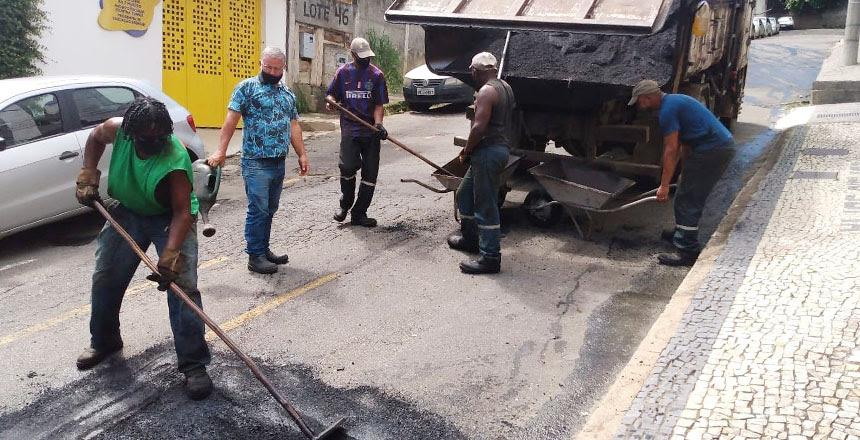 Serviço de recomposição asfáltica é realizado em 18 vias da cidade nesta quarta-feira, 17