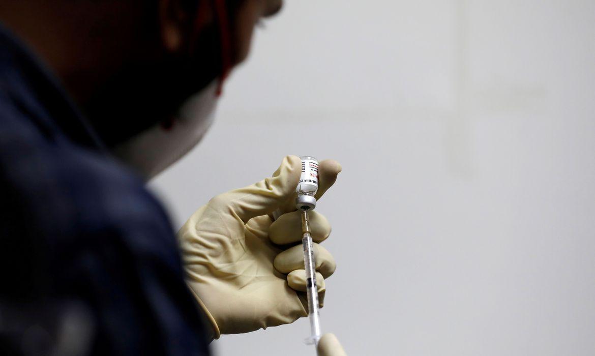 Anvisa e laboratório avaliam hoje uso emergencial da Covaxin