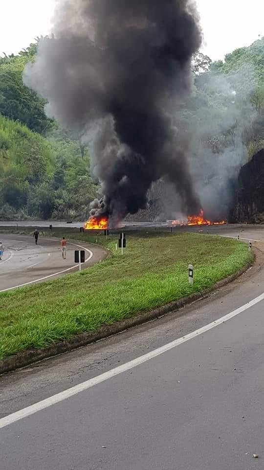CARRETA DE COMBUSTIVEL EXPLODE