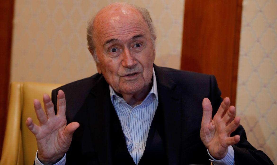 Ex-presidente da Fifa, Blatter recebe novas punições devido a bônus