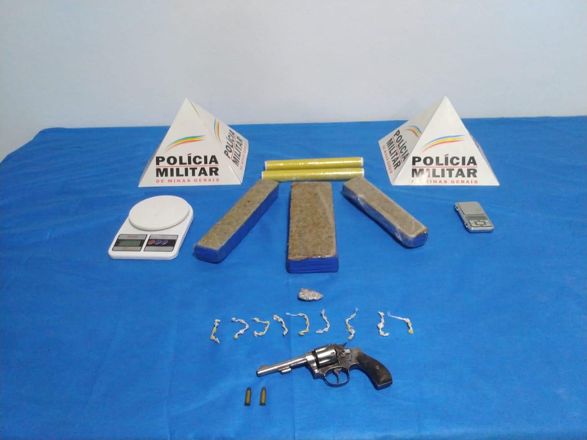 Jovem suspeito de esconder drogas e armas foge da PM, no bairro Linhares