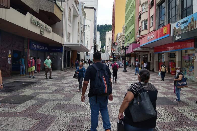 Juiz de Fora tem movimento grande no primeiro dia de Lockdown