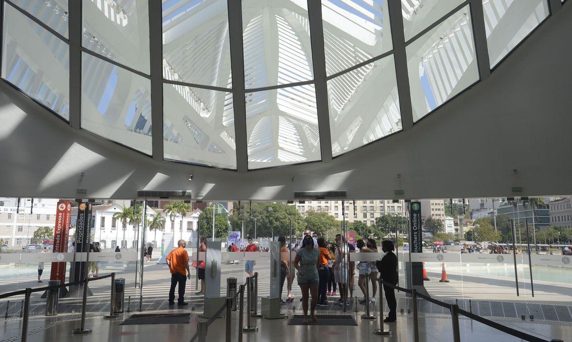 Mostra no Museu do Amanhã traça percurso da pandemia