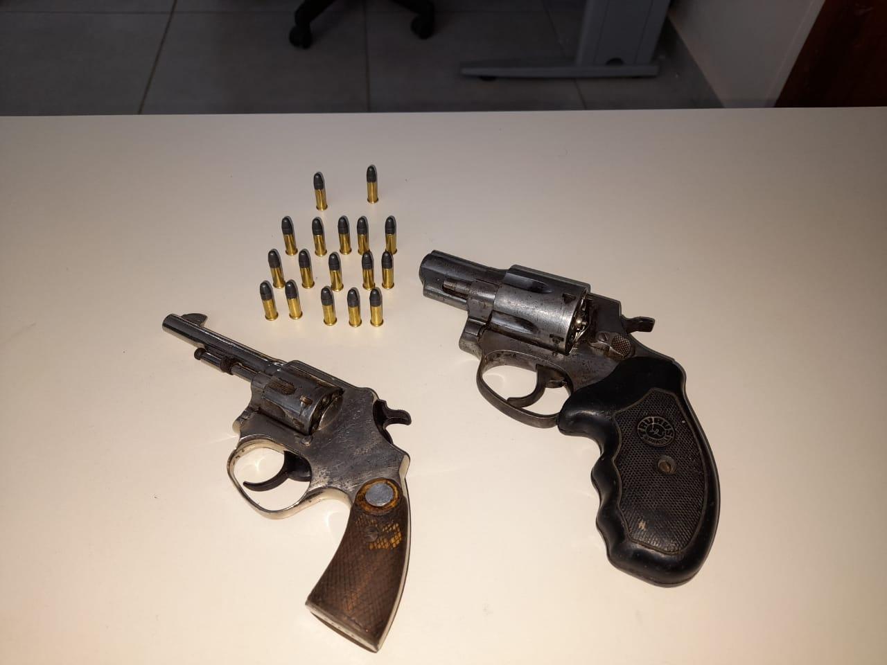 Polícia Civil apreende adolescente e duas armas de fogo em Visconde do Rio Branco