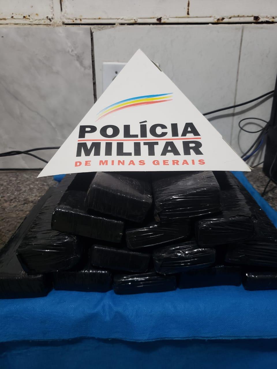 URGENTE: Tráfico de drogas no bairro Poço Rico