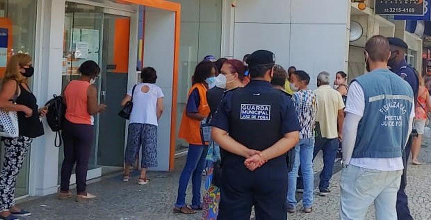 Agências bancárias poderão ser multadas em mais de R$ 50 mil se descumprirem lei