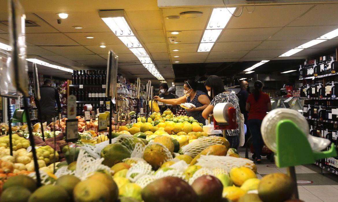 CNC: Intenção de Consumo das Famílias volta a cair em abril
