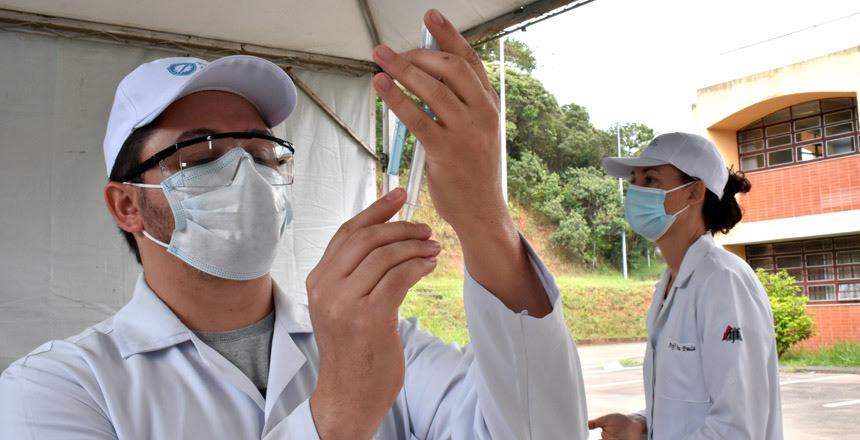 Idosos poderão se vacinar no drive-thru da UFJF e no Sport neste sábado (24)
