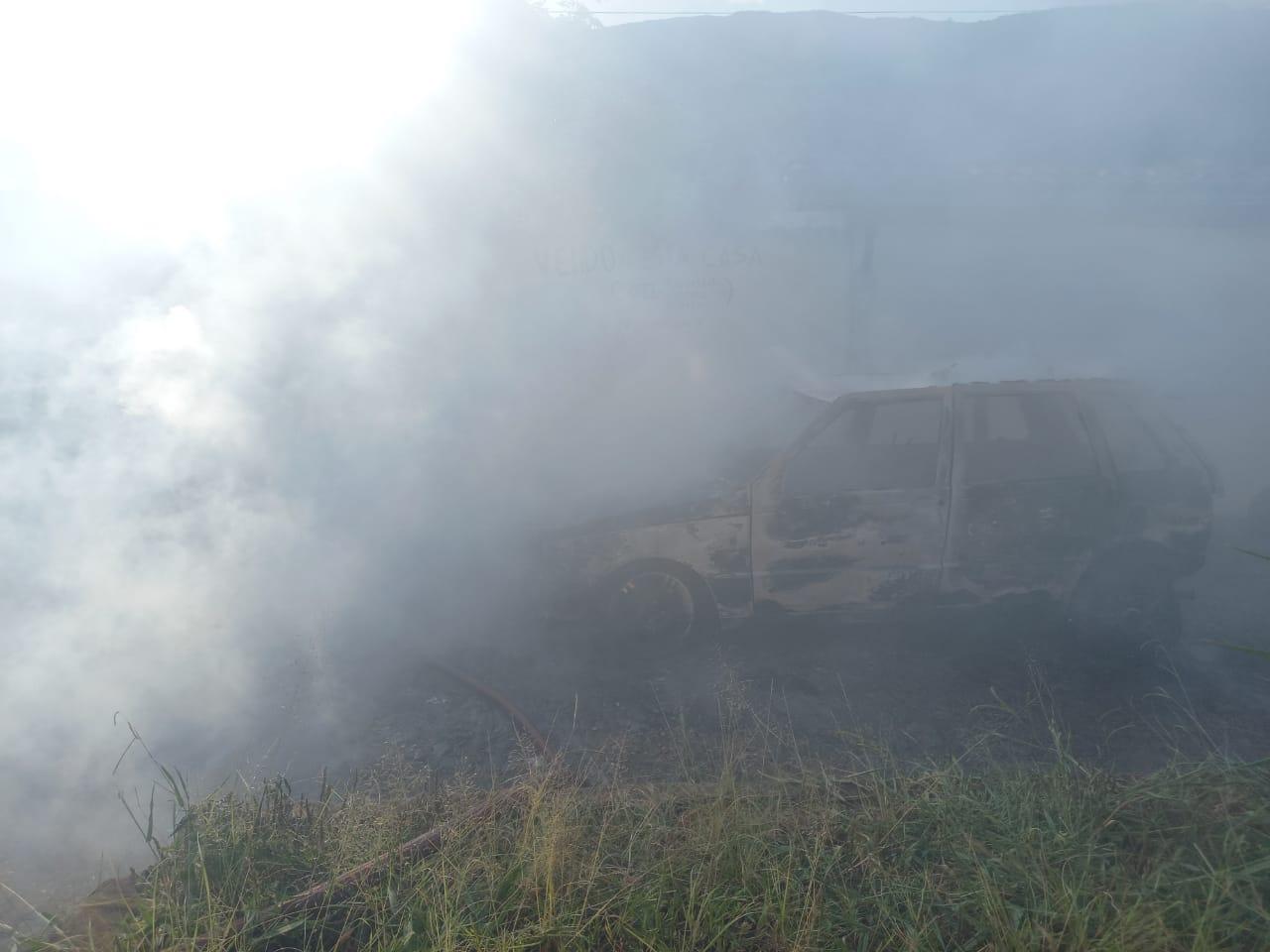 Incêndio destrói casa no Parque Guarani