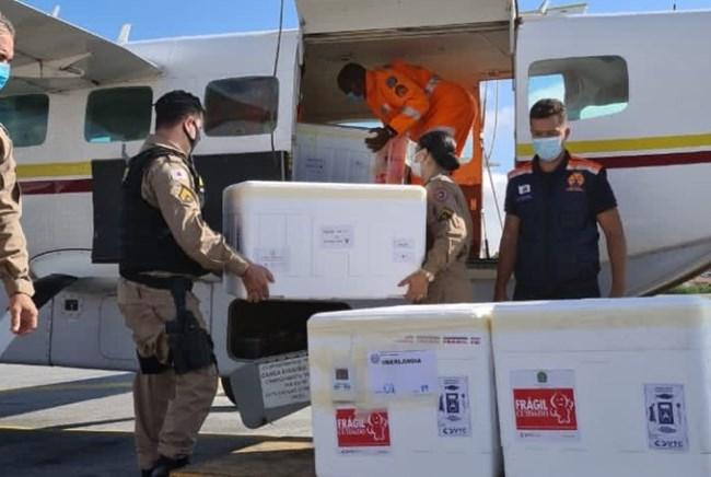 Minas começa a distribuir remessa com 1 milhão de doses de vacinas contra a Covid-19