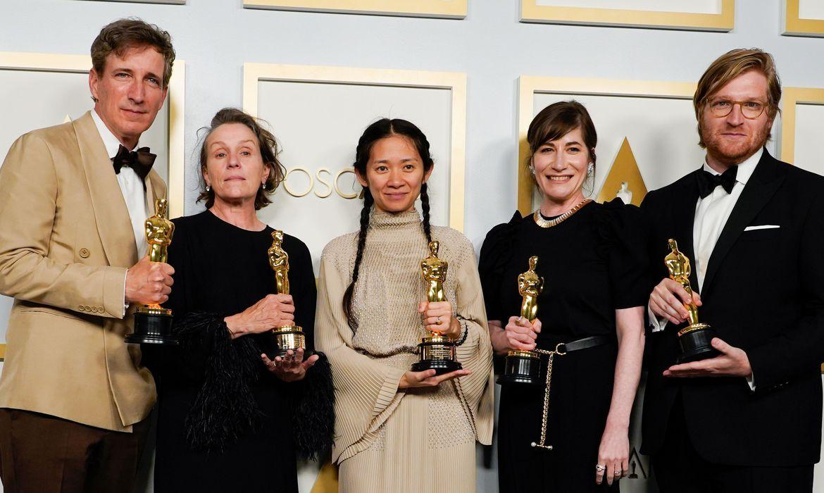 Nomadland - Sobreviver na América leva 3 principais prêmios do Oscar