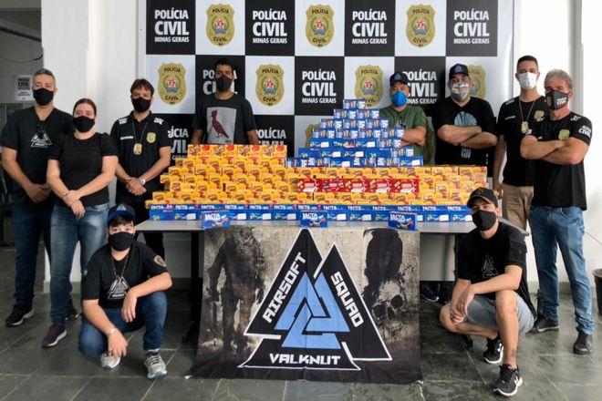 PCMG de Ubá entrega caixas de bombons a unidades de acolhimento infantil
