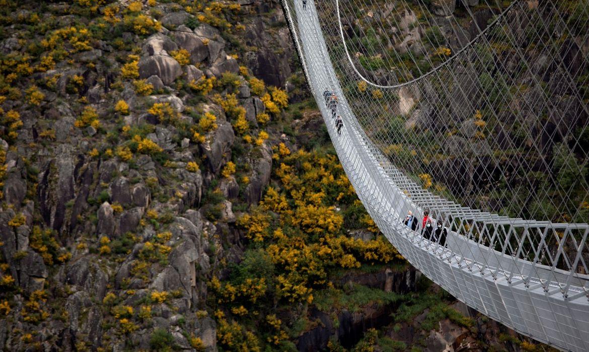 Portugal inaugura ponte suspensa de pedestres mais longa do mundo