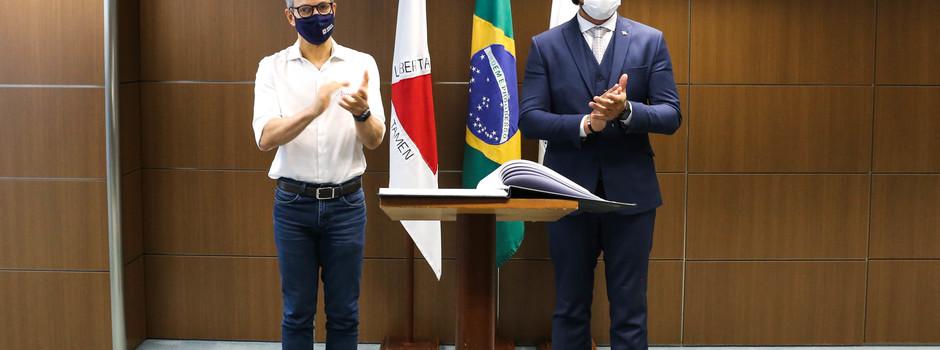 Romeu Zema empossa Fernando Passalio como novo secretário de Desenvolvimento Econômico