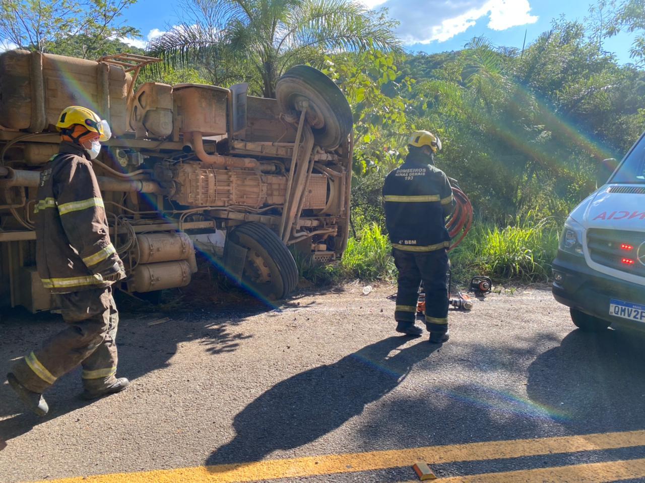 Acidente na rodovia MG-135 deixa dois feridos