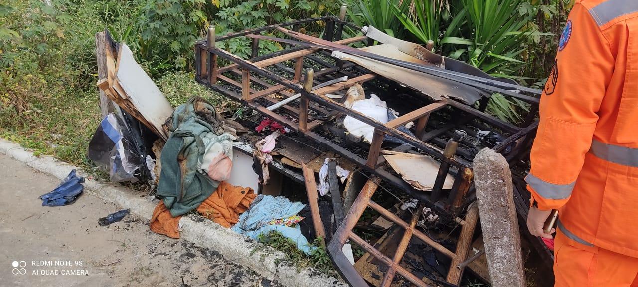 Bombeiros combatem incêndio em residência em São João del-Rei