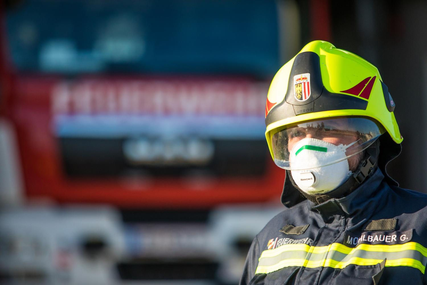 Bombeiros recuperam corpo de cão afogado em cisterna
