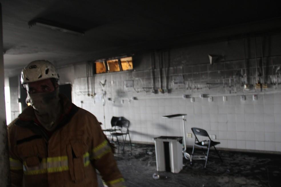 Incêndio atinge ala Covid de hospital em Aracaju e mata quatro pessoas