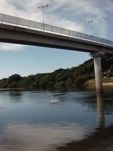 Jovem é encontrado machucado sobre a ponte do Rio das Mortes, em Antônio Carlos